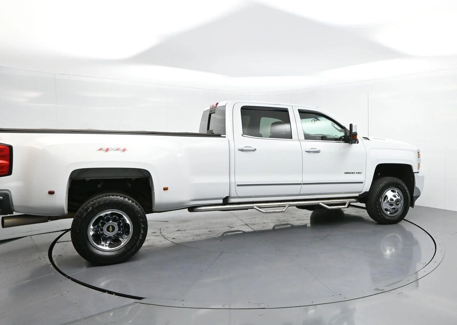 Used 2018 SUMMIT WHITE Chevrolet LTZ image 8