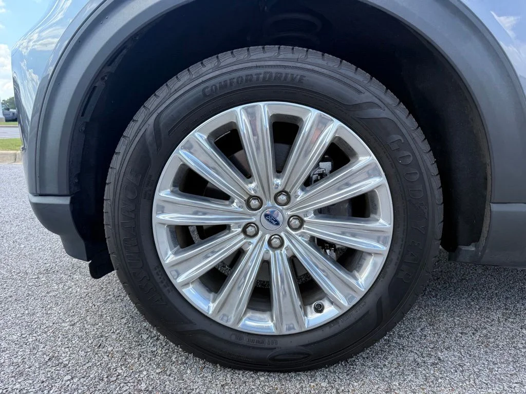 Used 2023 Gray Ford Limited image 24