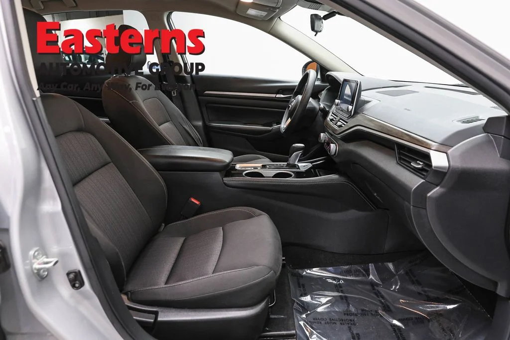 Used 2023 Silver Nissan 2.5 SV image 24