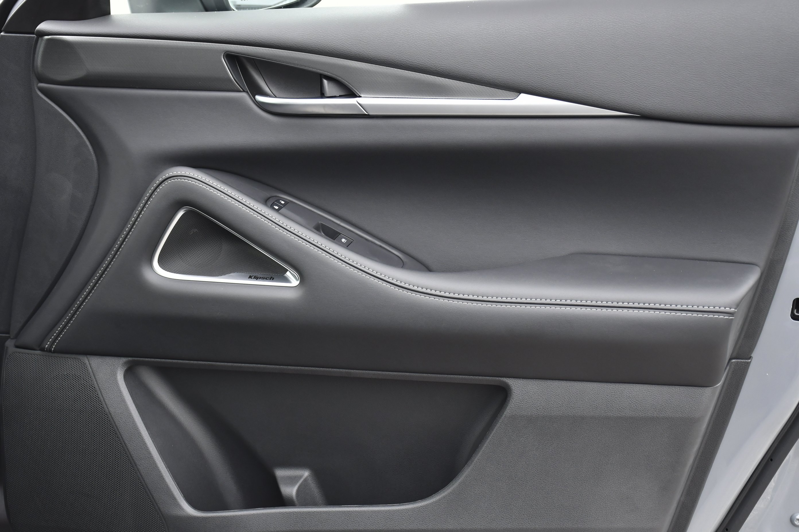 New 2027 HARBOR GRAY INFINITI Luxe FWD image 35