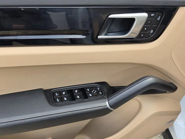 2022 Porsche Cayenne S - Photo 12