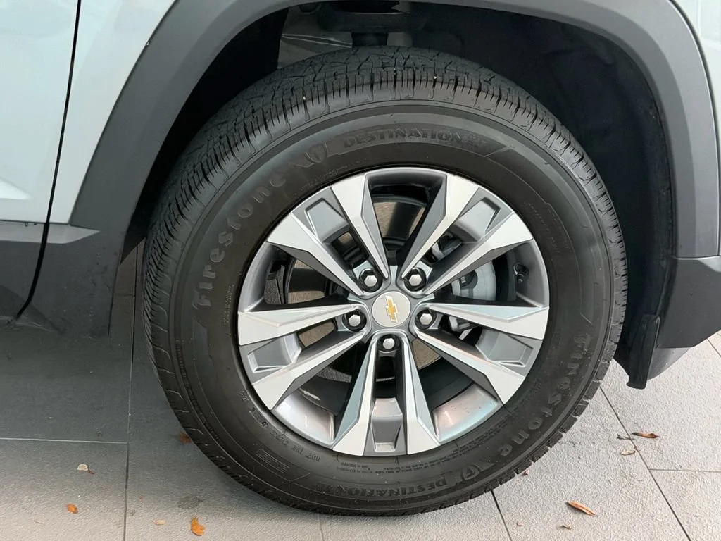 Used 2025 Sterling Gray Metallic Chevrolet LT image 9