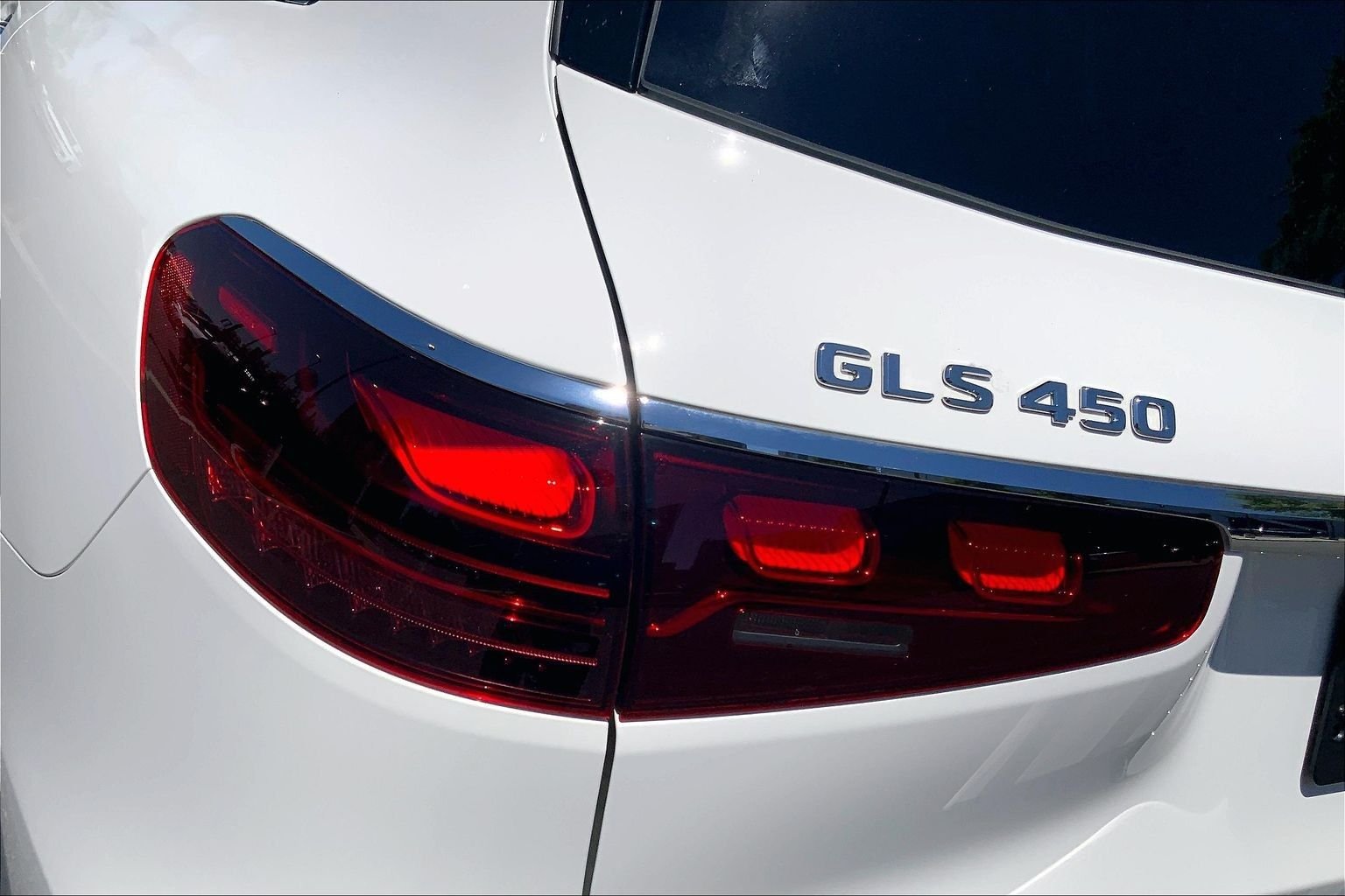 Used 2025 Polar White Mercedes-Benz GLS 450 image 28
