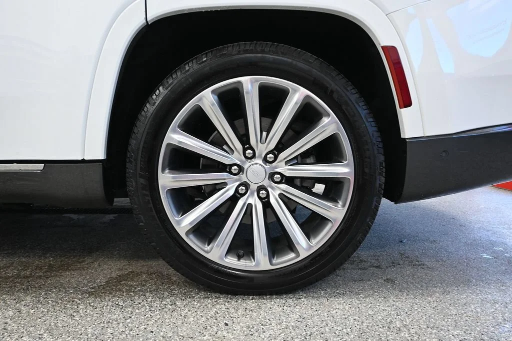 Used 2022 White Jeep Series II image 9