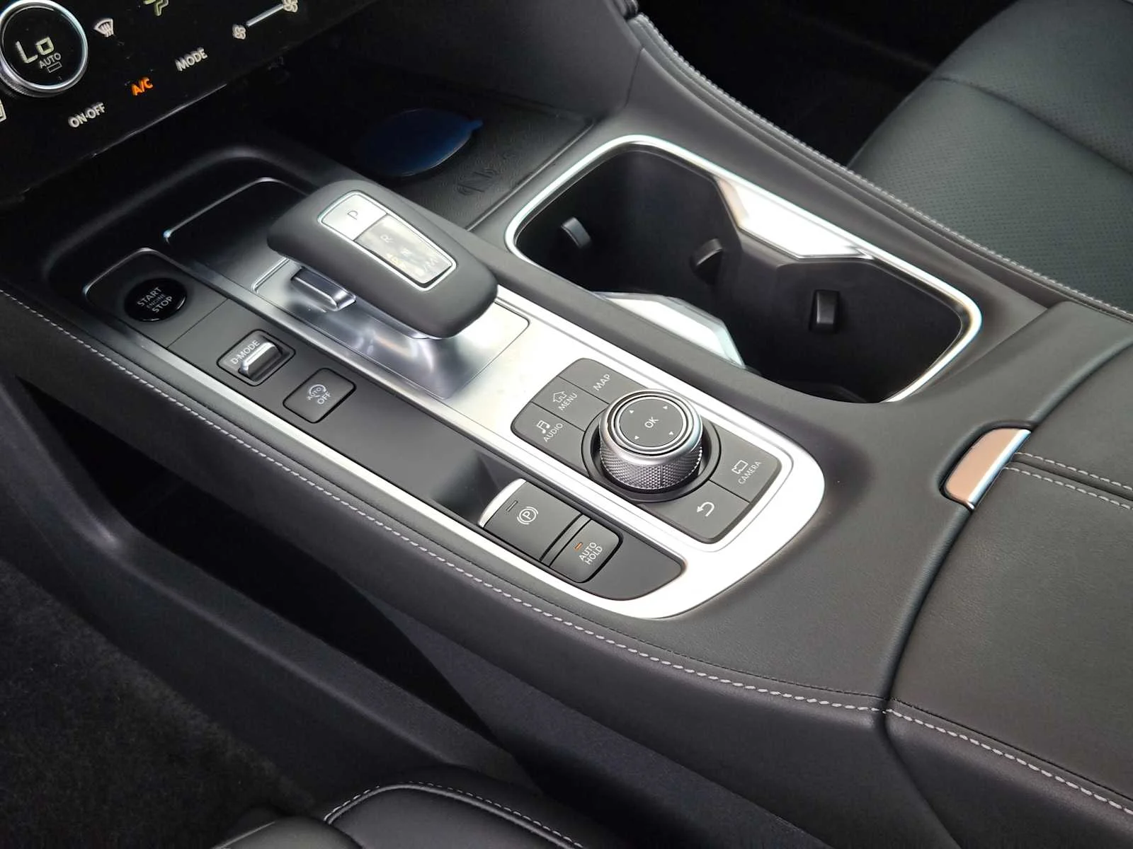 New 2027 MINERAL BLACK INFINITI Luxe FWD image 14
