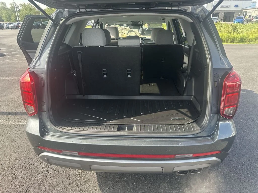 Used 2023 Gray Hyundai SE image 31