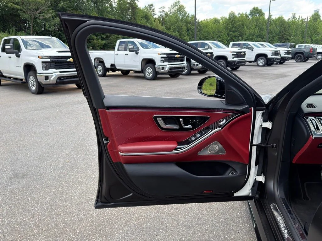 Used 2022 Beige Mercedes-Benz S 580 image 30