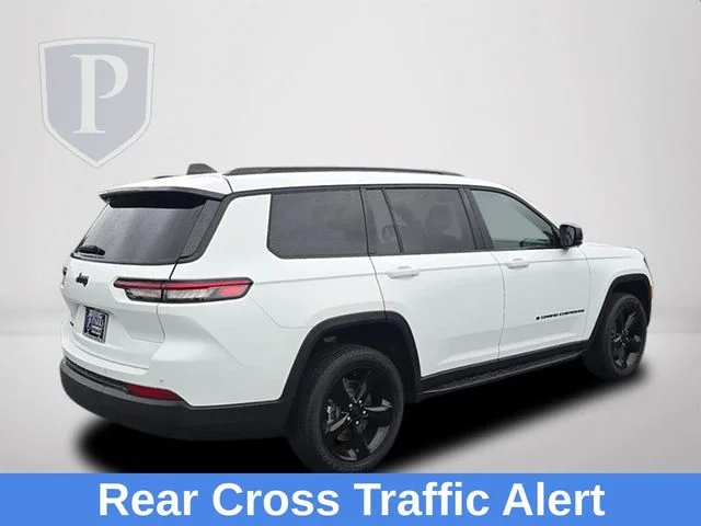 Used 2023 White Jeep Altitude image 5