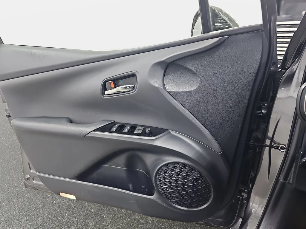 Used 2018 Gray Toyota Advanced image 29
