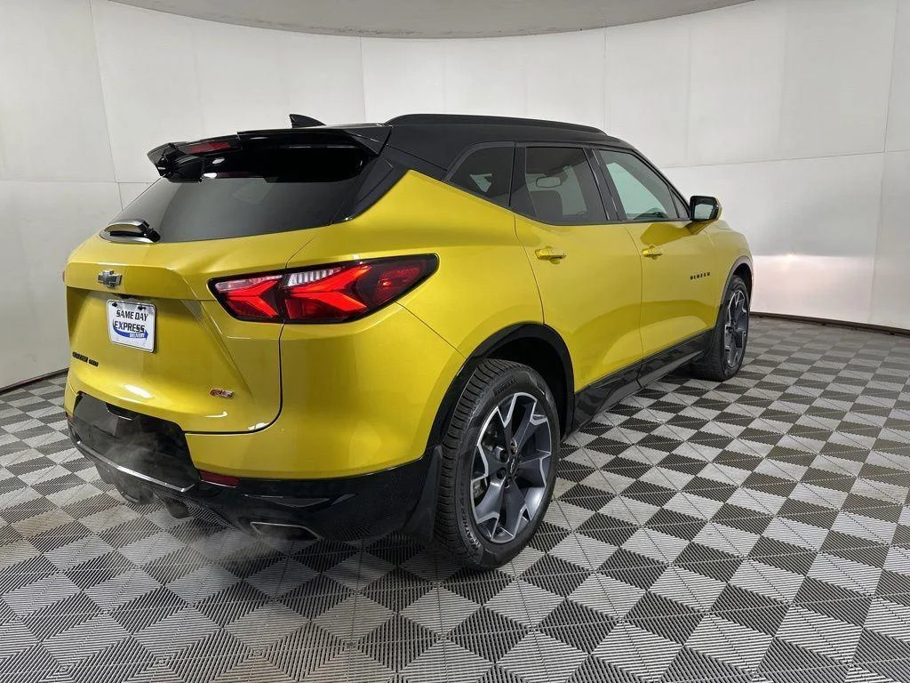 Used 2022 Yellow Metallic Chevrolet RS image 19