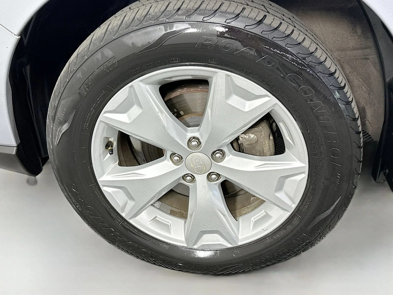 Used 2015 Ice Silver Metallic Subaru 2.5i Premium image 30