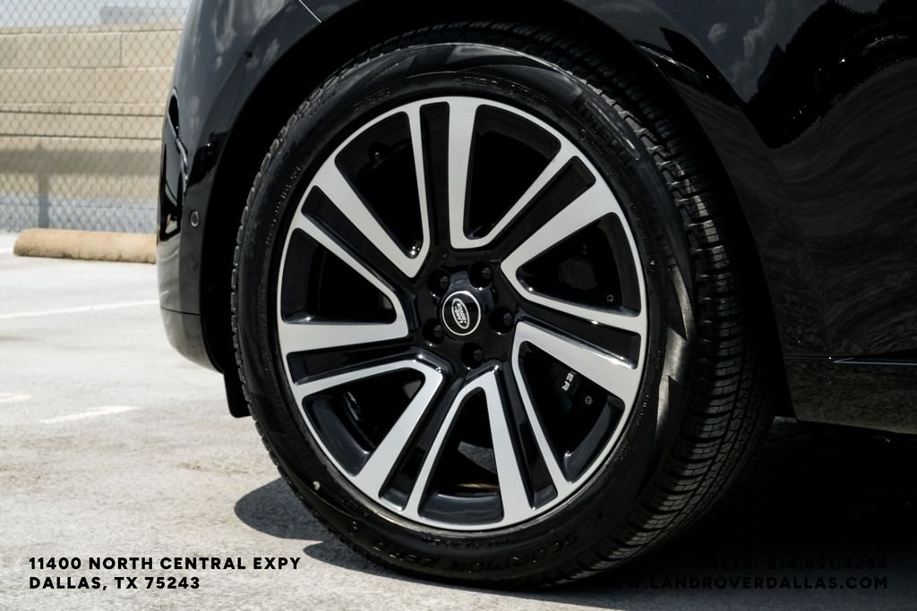 Used 2023 Santorini Black Metallic Land Rover SE image 63