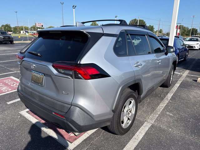 Used 2019 Silver Toyota XLE image 7