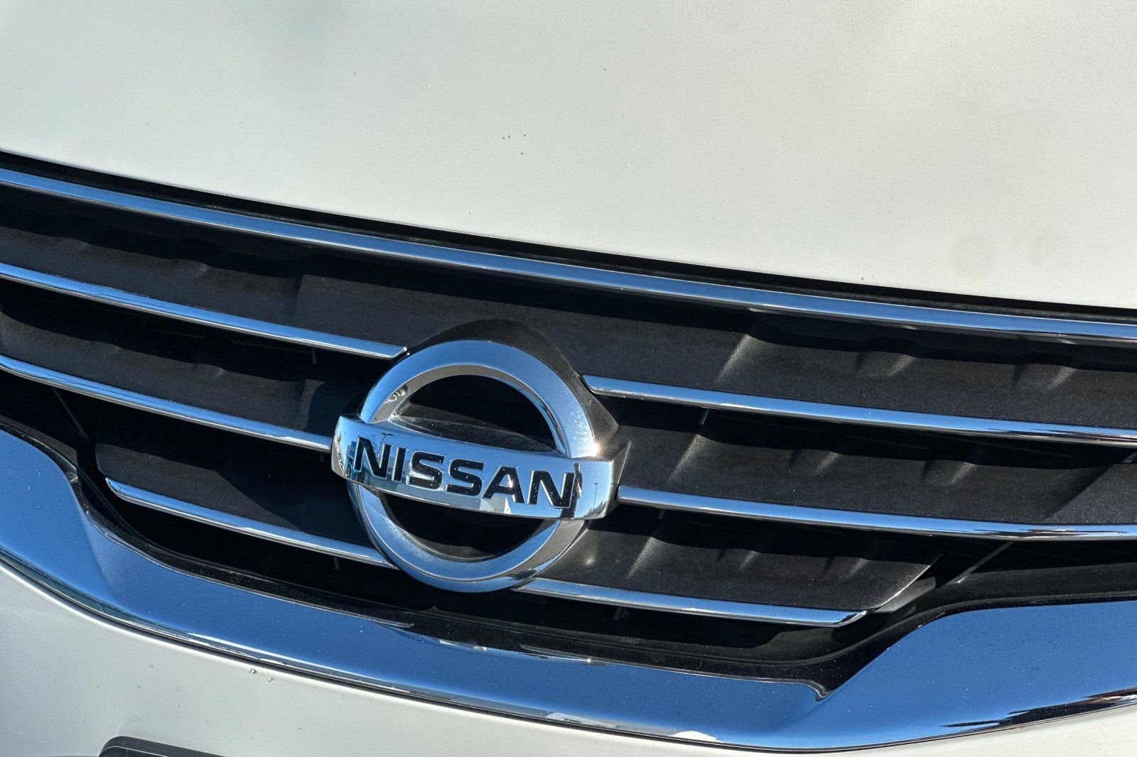 Used 2012 White Nissan 2.5 S image 35