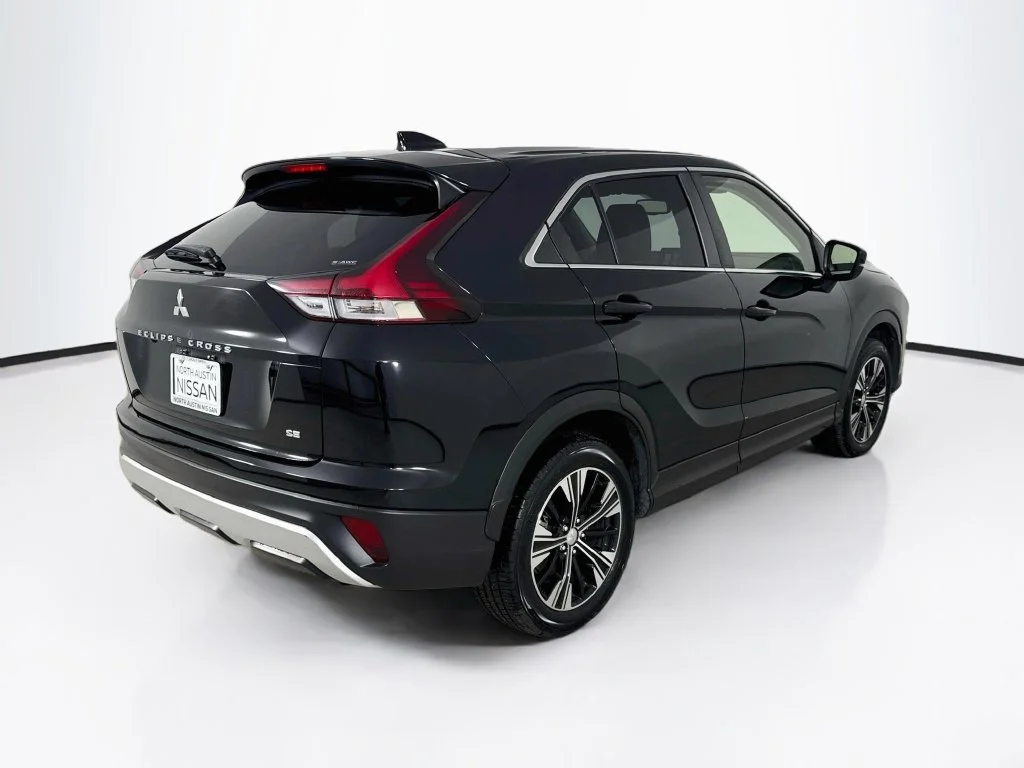 Used 2022 Labrador Black Pearl Mitsubishi SE image 7