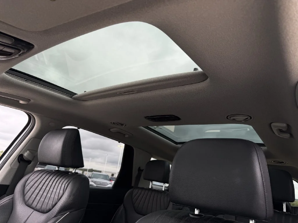Used 2023 White Hyundai Limited image 23