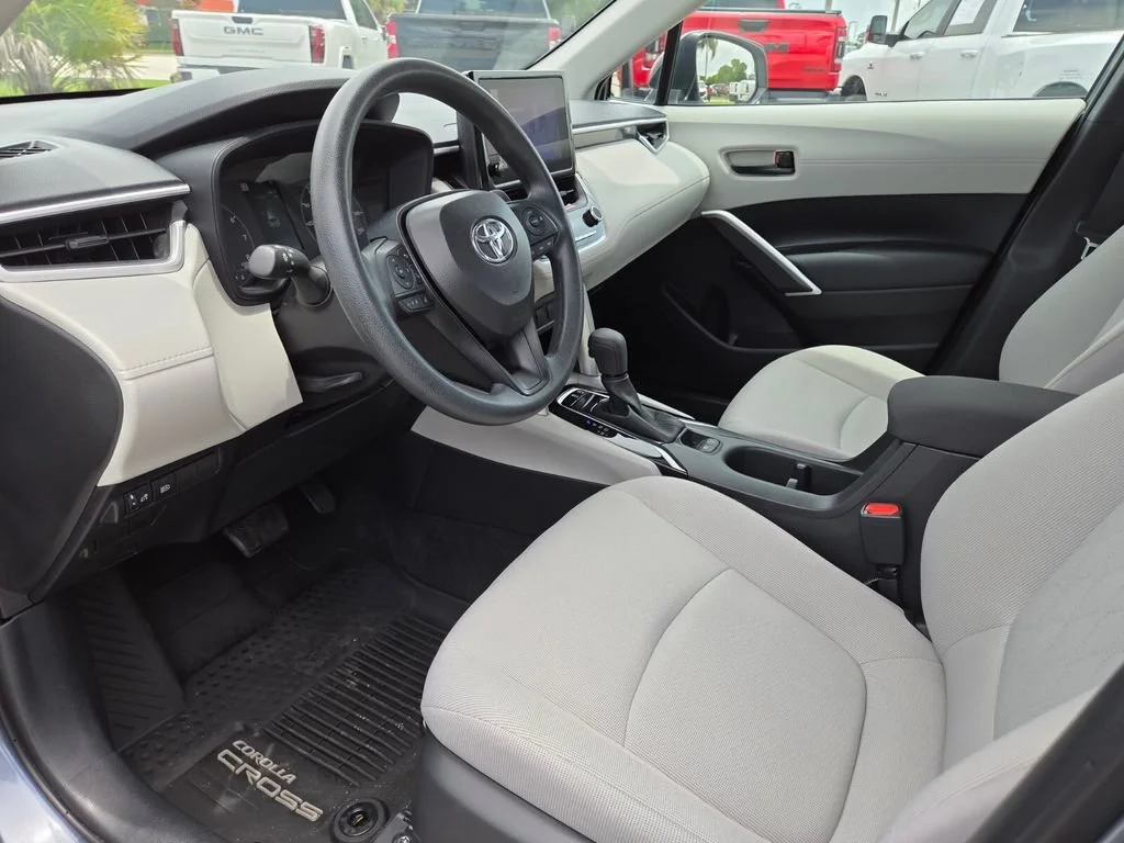 Used 2025 Celestite Toyota L image 29