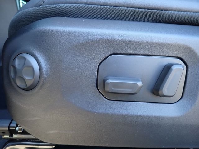 New 2026 Bright White Clear-Coat Exterior Paint Jeep Rubicon image 19
