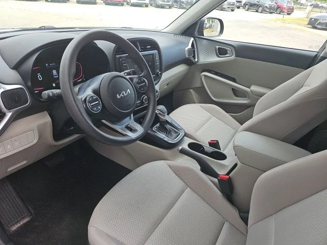 Used 2025  Kia LX image 7