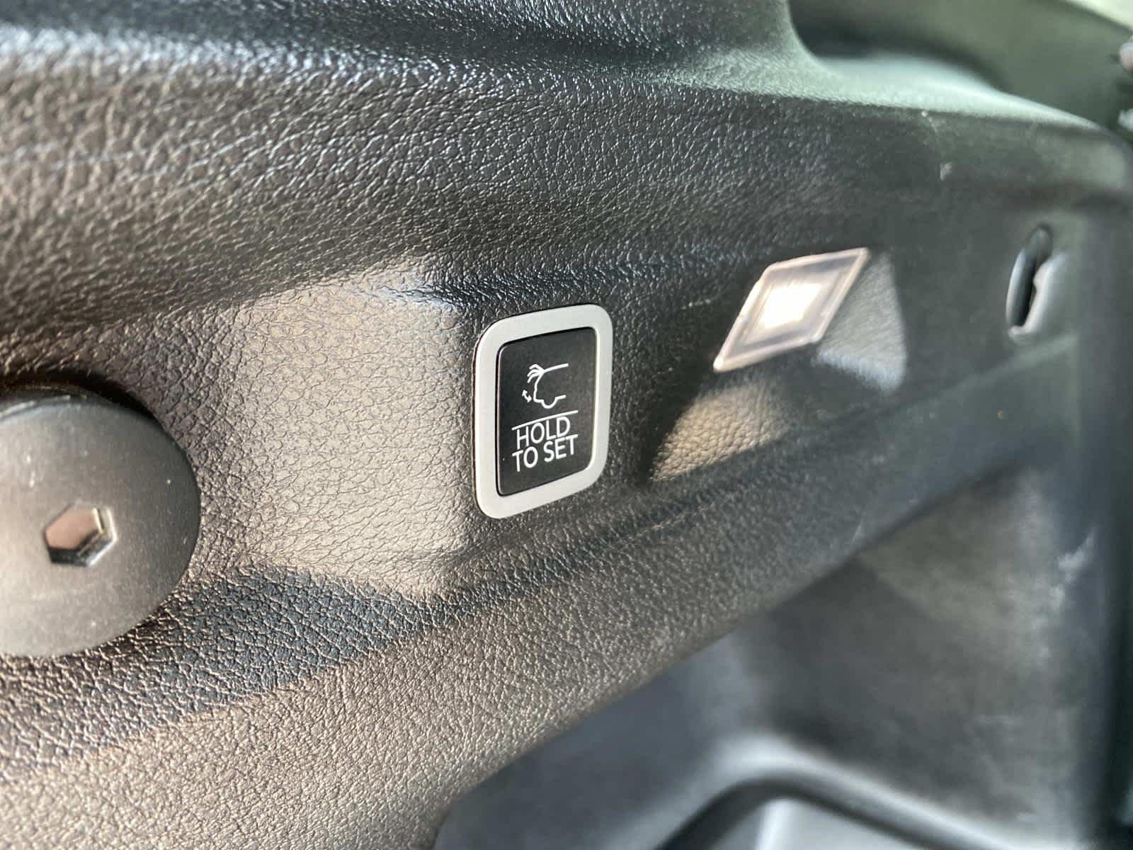 Used 2023 Baltic Gray Metallic Clearcoat Jeep Altitude image 6