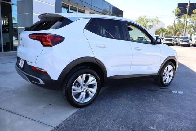 Used 2025 Summit White Buick Preferred image 9