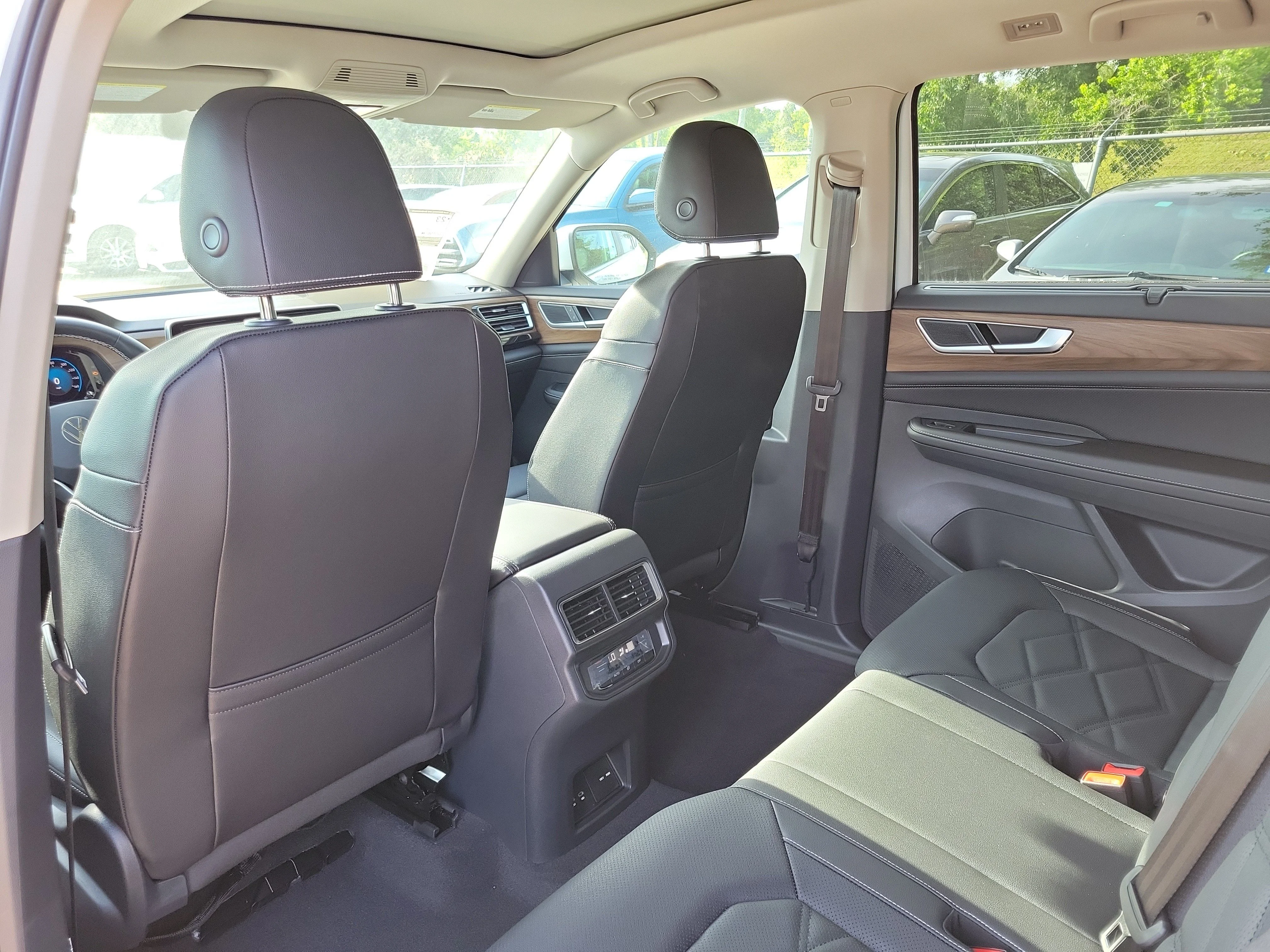 New 2026 White Volkswagen 2.0T SE w/Technology image 11