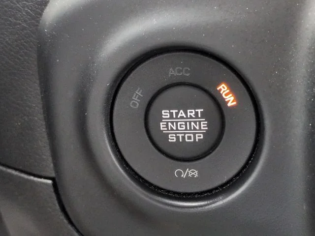 Used 2023 Silver Jeep Mojave image 28