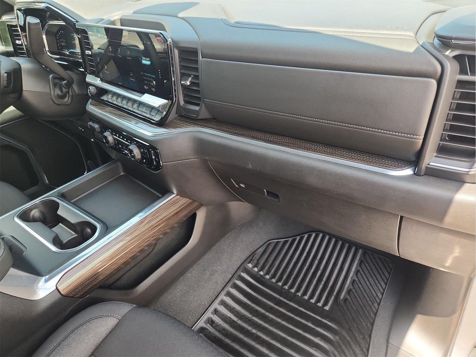 2025 Chevrolet Silverado 2500 HD photo 28 of 33