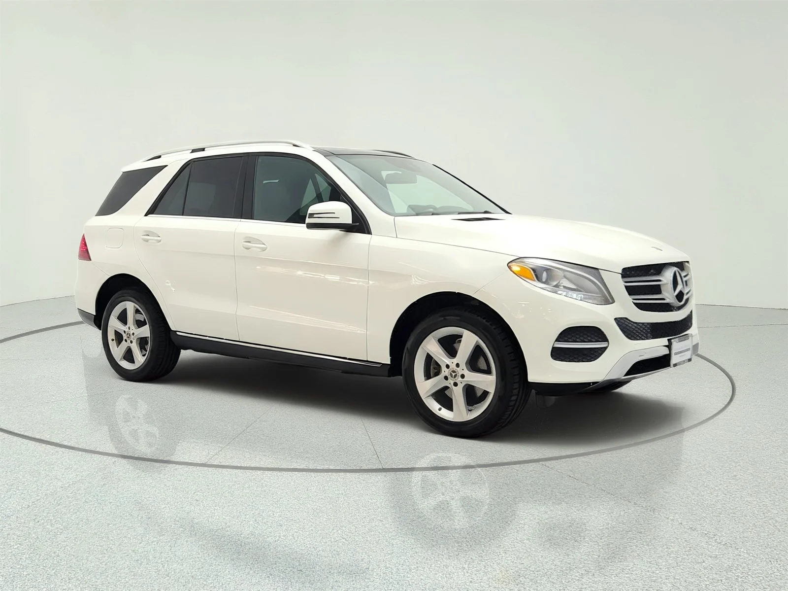 Used 2017 Polar White Mercedes-Benz GLE 350 SUV image 3