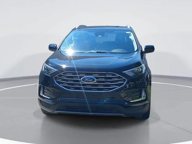 Used 2022 Black Ford SEL image 8