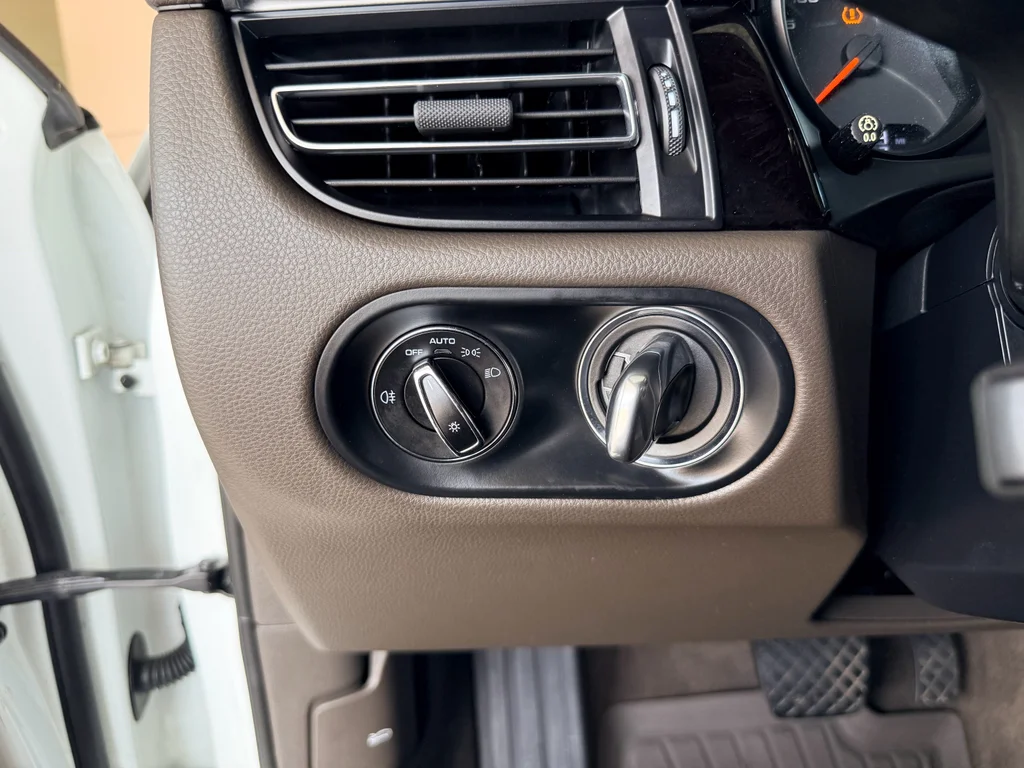 Used 2019 White Porsche S image 21
