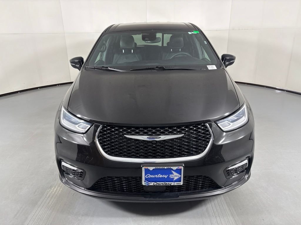 Used 2025 Black Chrysler Select image 3