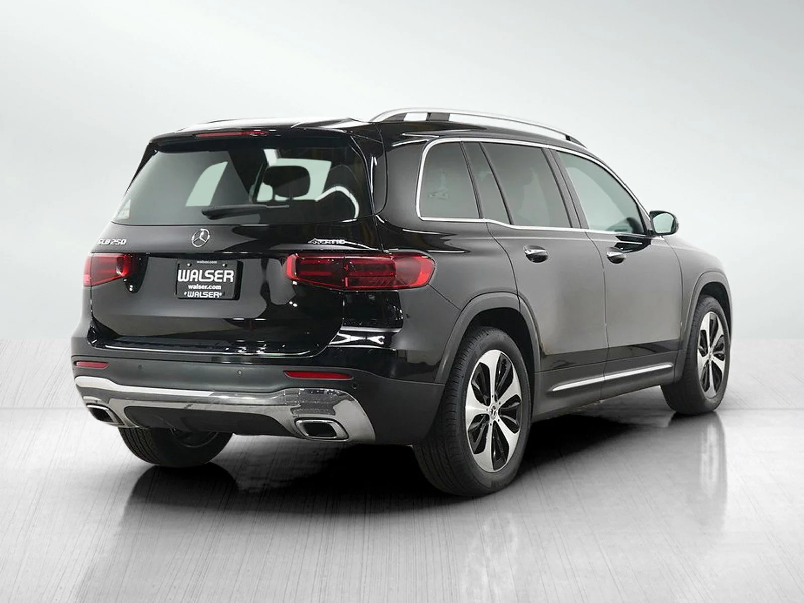 Used 2025 Black Mercedes-Benz GLB 250 image 5