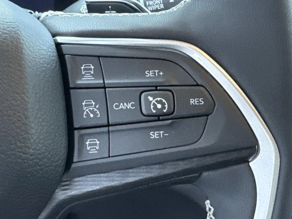 Used 2024 White Jeep Altitude image 29