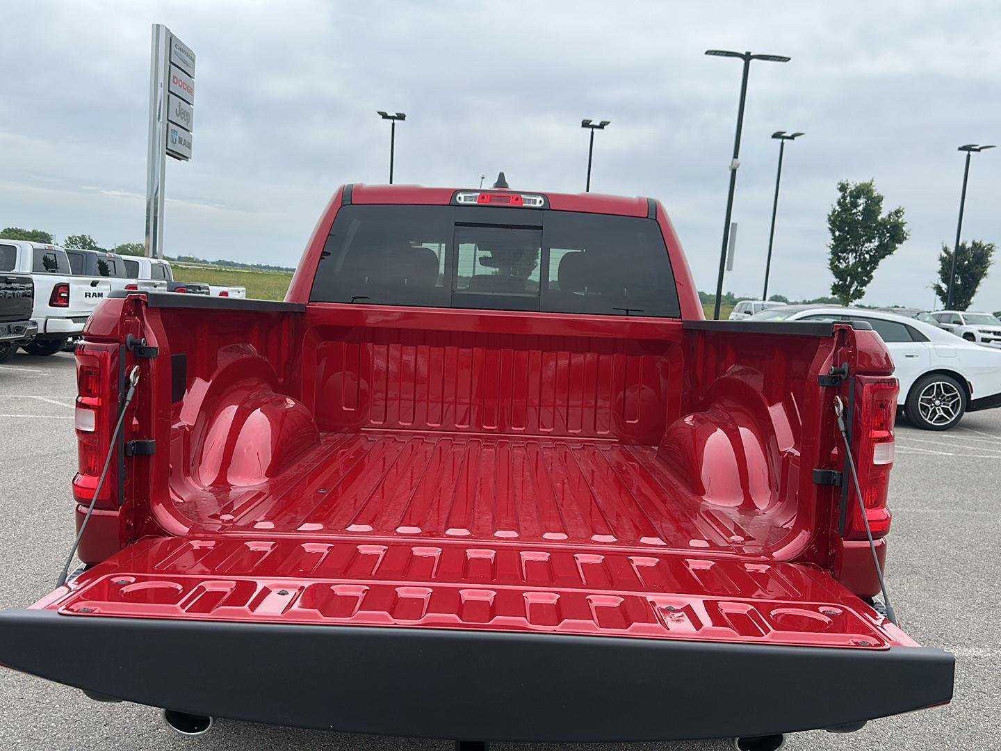 New 2026 Molten Red Pearl-Coat Exterior Paint RAM Big Horn image 4