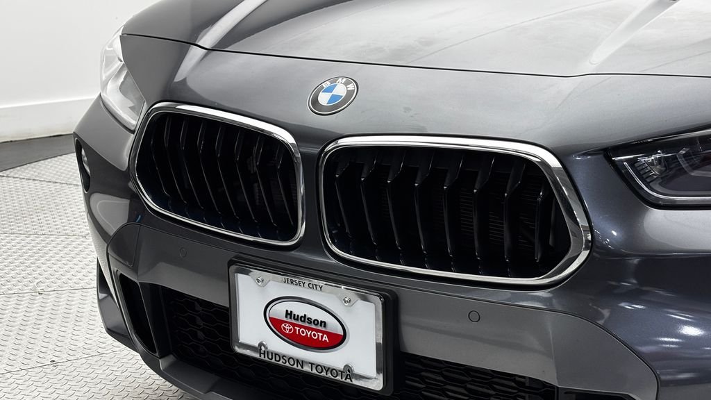Used 2019 Gray BMW xDrive28i image 2
