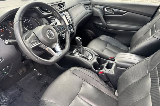 Used 2020 Brilliant Silver Metallic Nissan SL image 12