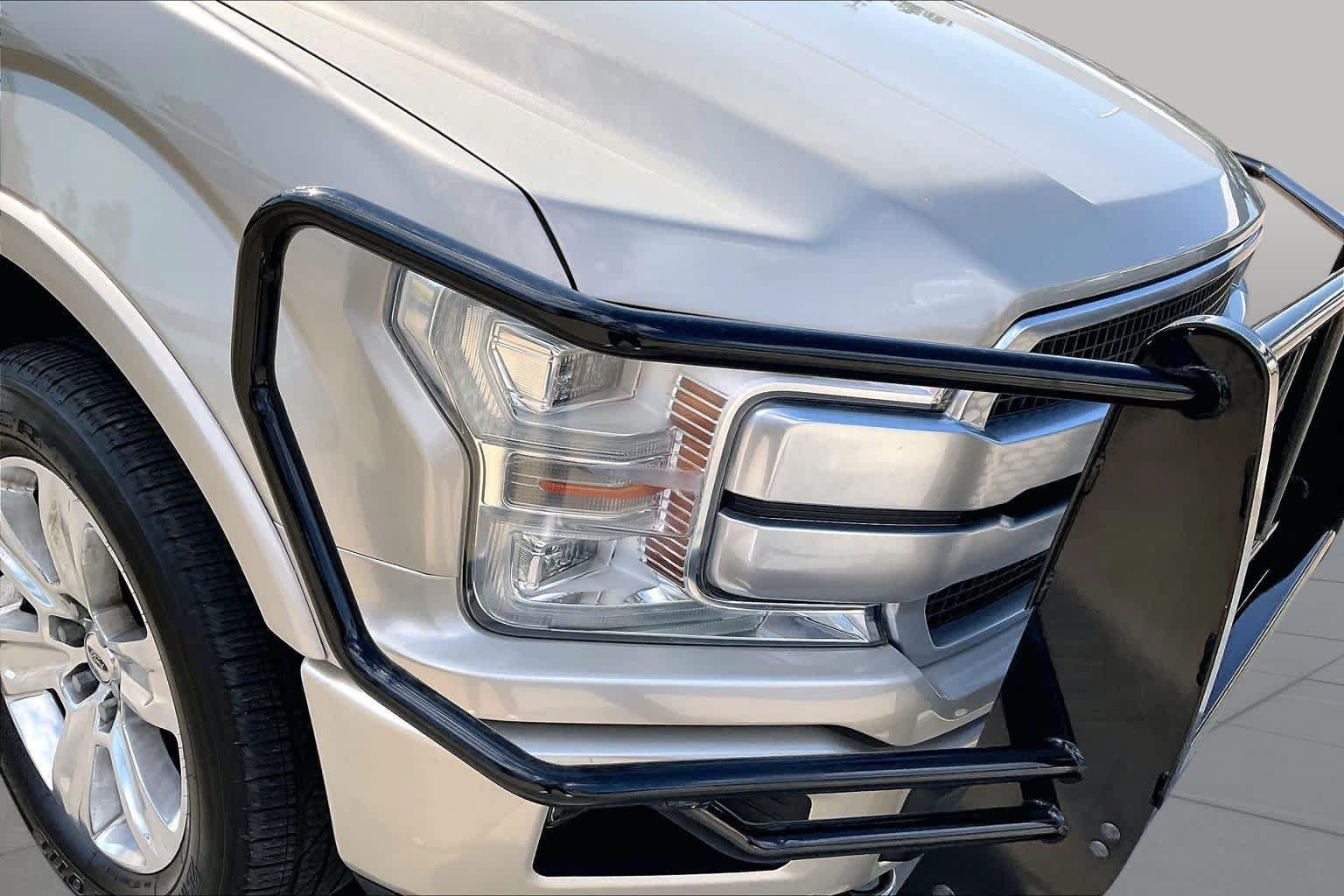 Used 2018 White Gold Ford Platinum image 27