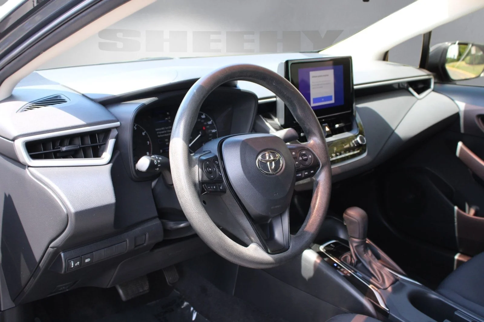 Used 2023  Toyota LE image 3