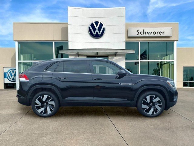 New 2026 Deep Black Pearl Volkswagen SE w/Technology 4M image 5