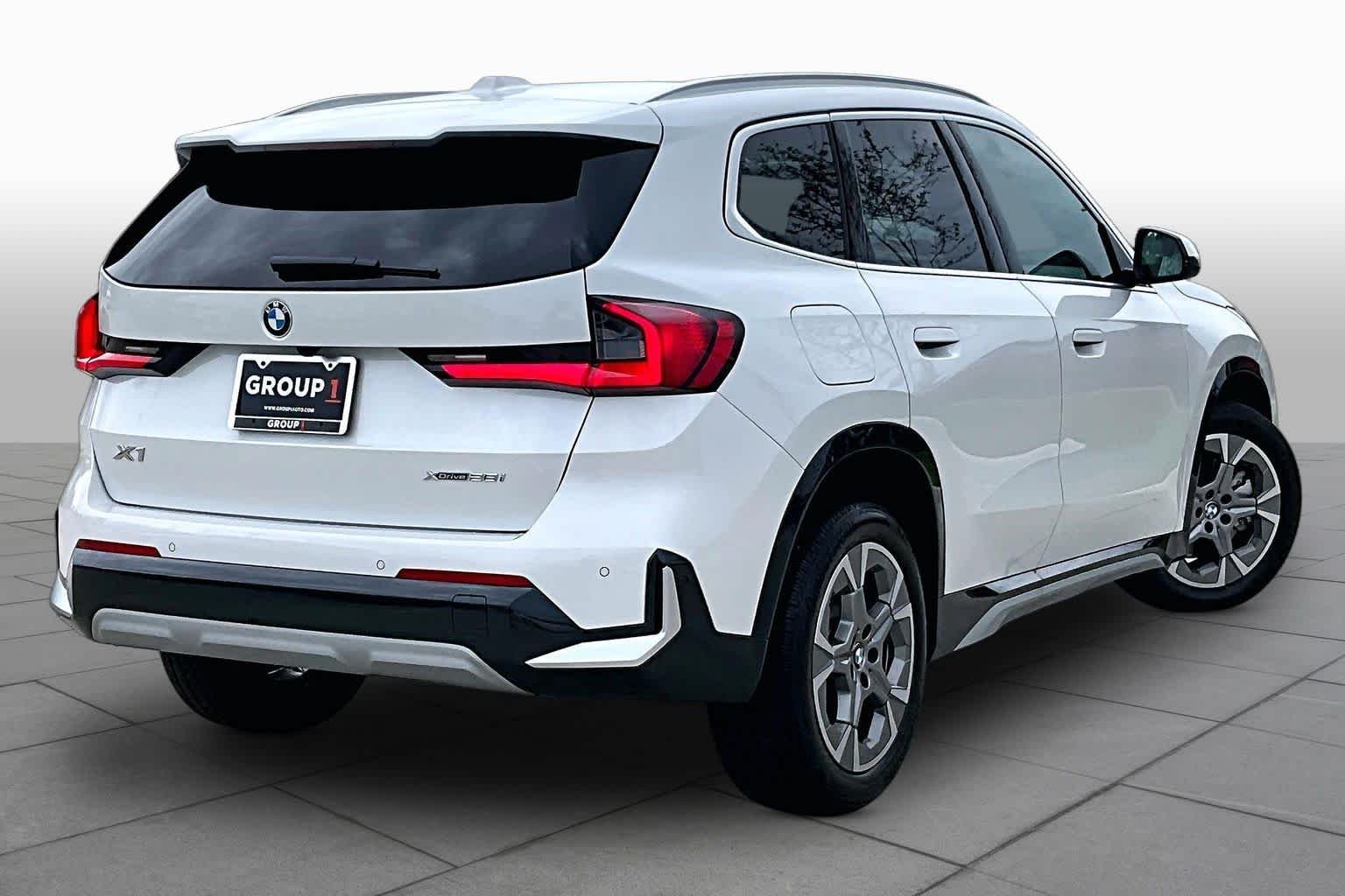 Used 2025 Mineral White Metallic BMW xDrive28i image 12