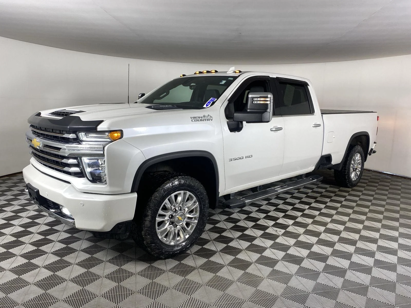 Used 2021 Iridescent Pearl Tricoat Chevrolet High Country image 3