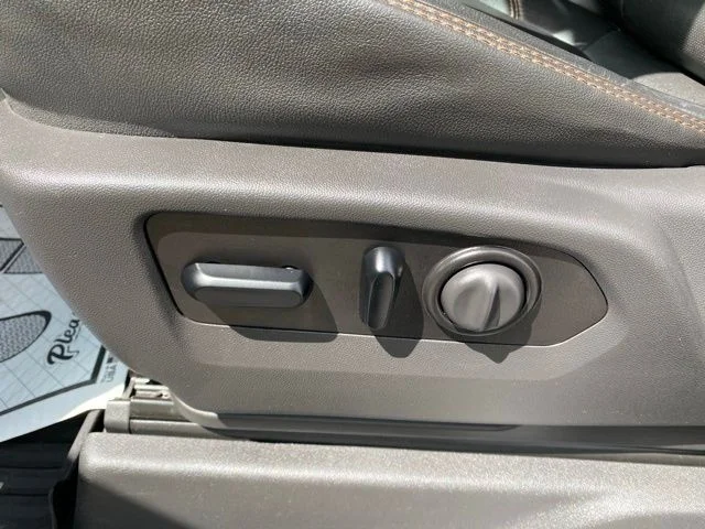 Used 2021 White GMC AT4 image 26