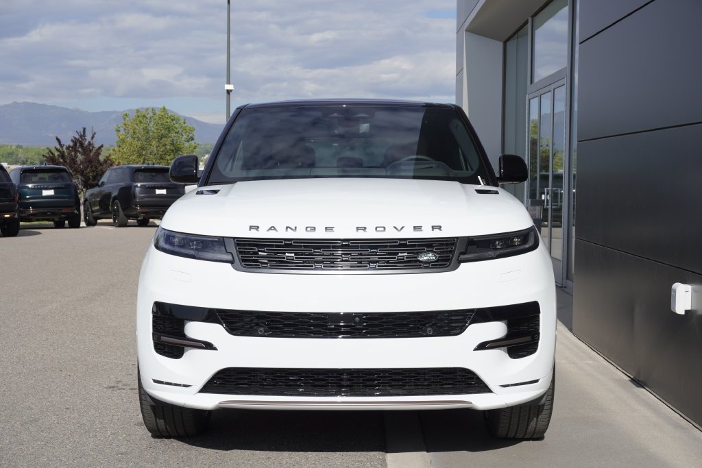 New 2026 Fuji White LAND ROVER Dynamic SE image 5