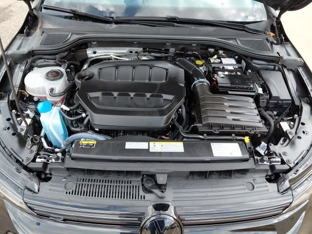 Used 2025  Volkswagen 2.0T image 30
