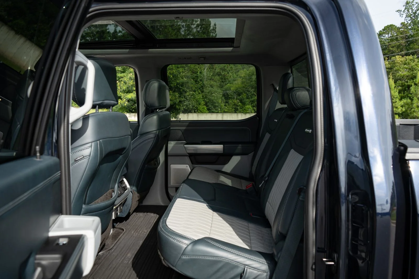 Used 2023 Blue Ford Limited image 19