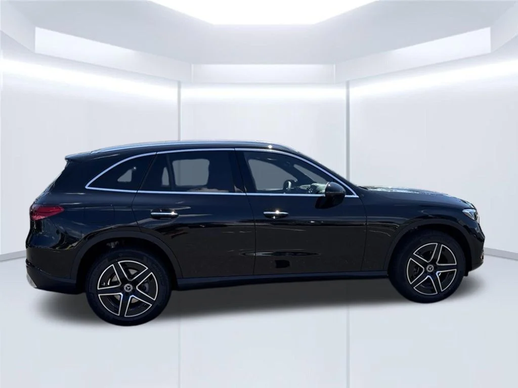 New 2027 Obsidian Black Metallic Mercedes-Benz GLC 300 image 47