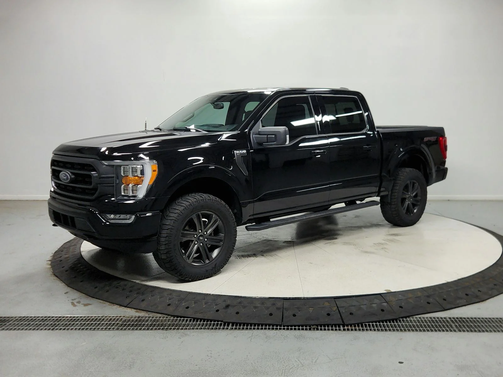 Used 2021 Black Ford XLT image 4