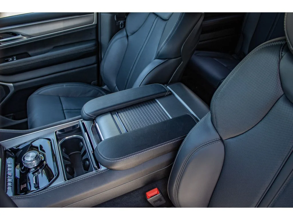 New 2026 HIGH GLOSS BLACK Jeep Limited Altitude image 41