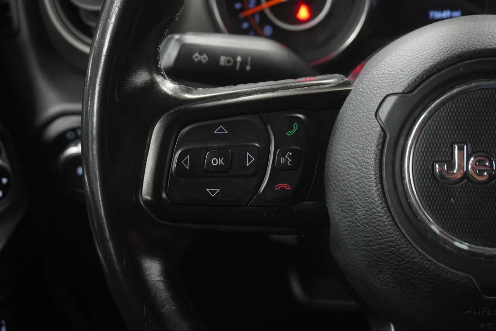 Used 2019 Gray Jeep Sport S image 41